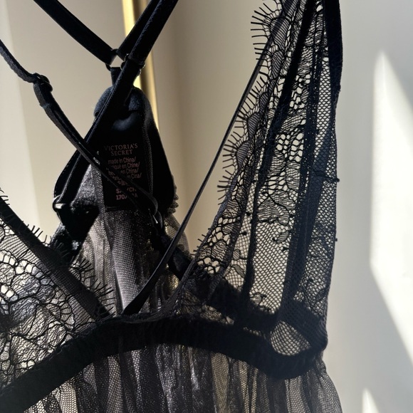 Victoria’s Secret Lingerie Top - Picture 2 of 4